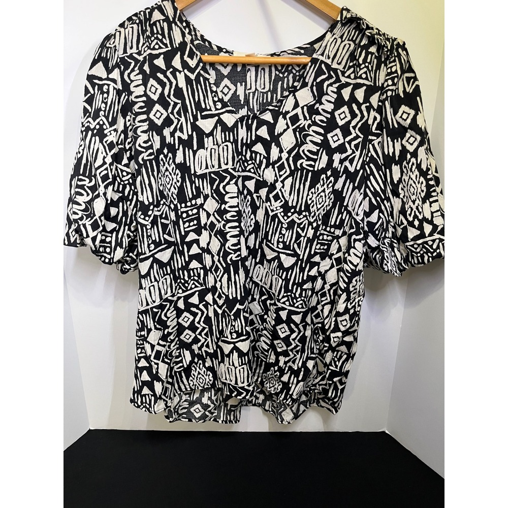 Easel Los Angeles Black White Tribal Geometric Puff Sleeve Smocked Blouse Small